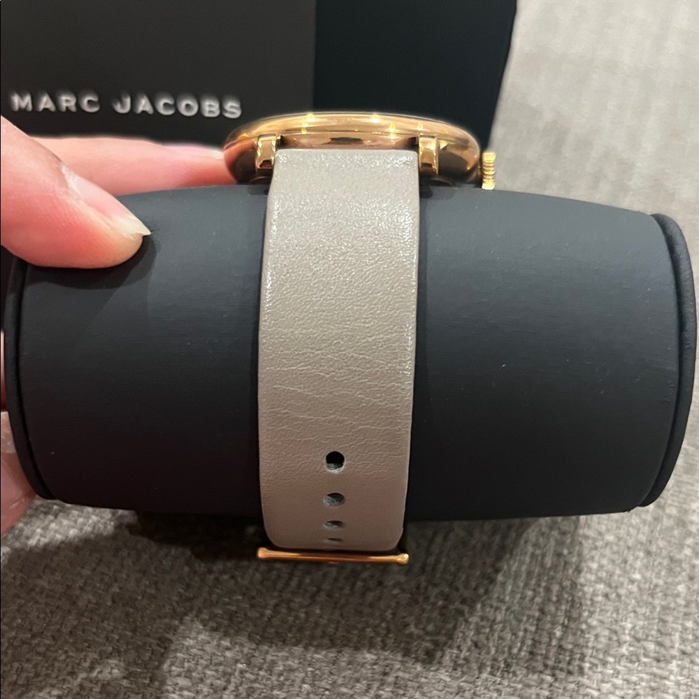 Marc Jacobs Gold and Gray Dial Watch - Picture 5 of 9